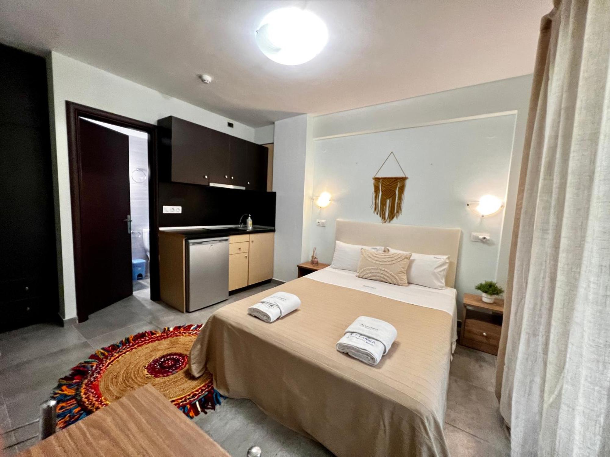 Nikiti Holidays Phòng bức ảnh